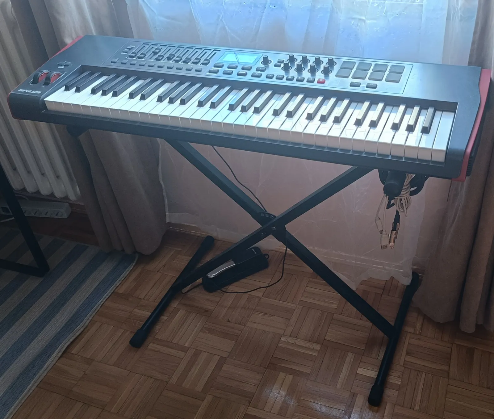 MIDI-клавиатура Novation Impulse 61 с педалью и подставкой 2