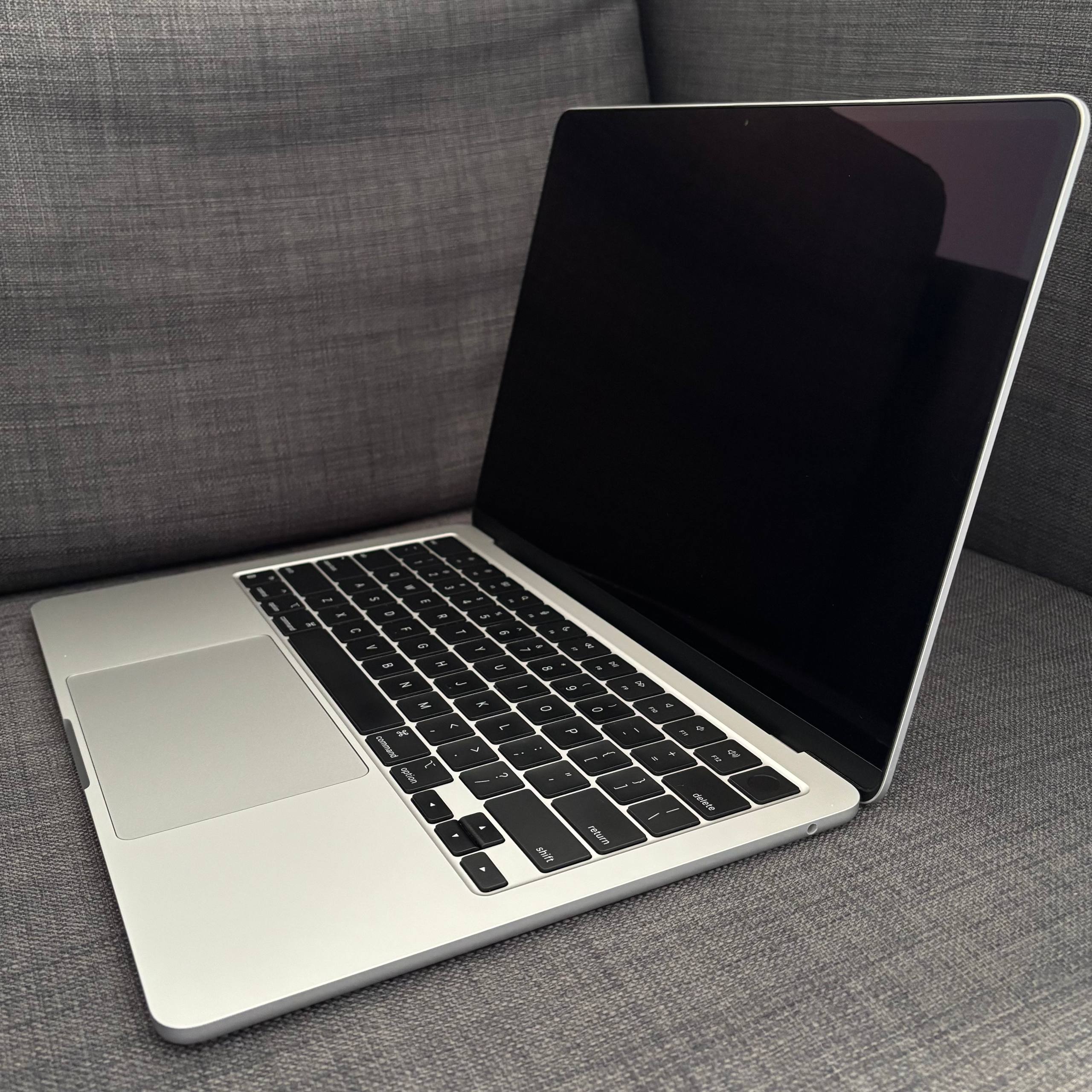 MacBook Air M3 13 8 256 2