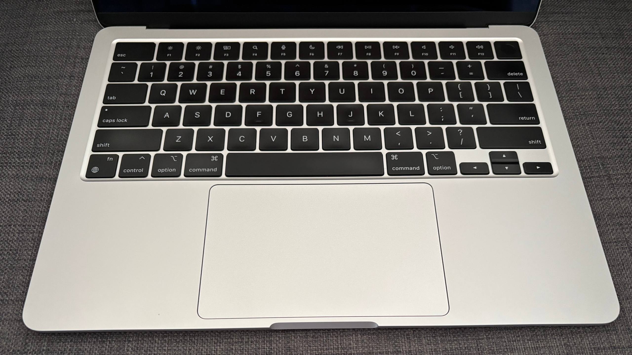 MacBook Air M3 13 8 256 4