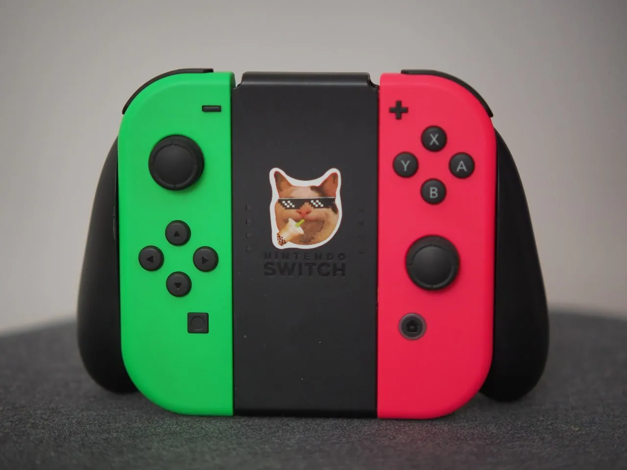 Nintendo Switch OLED с двумя парами Joy-Con и играми 5