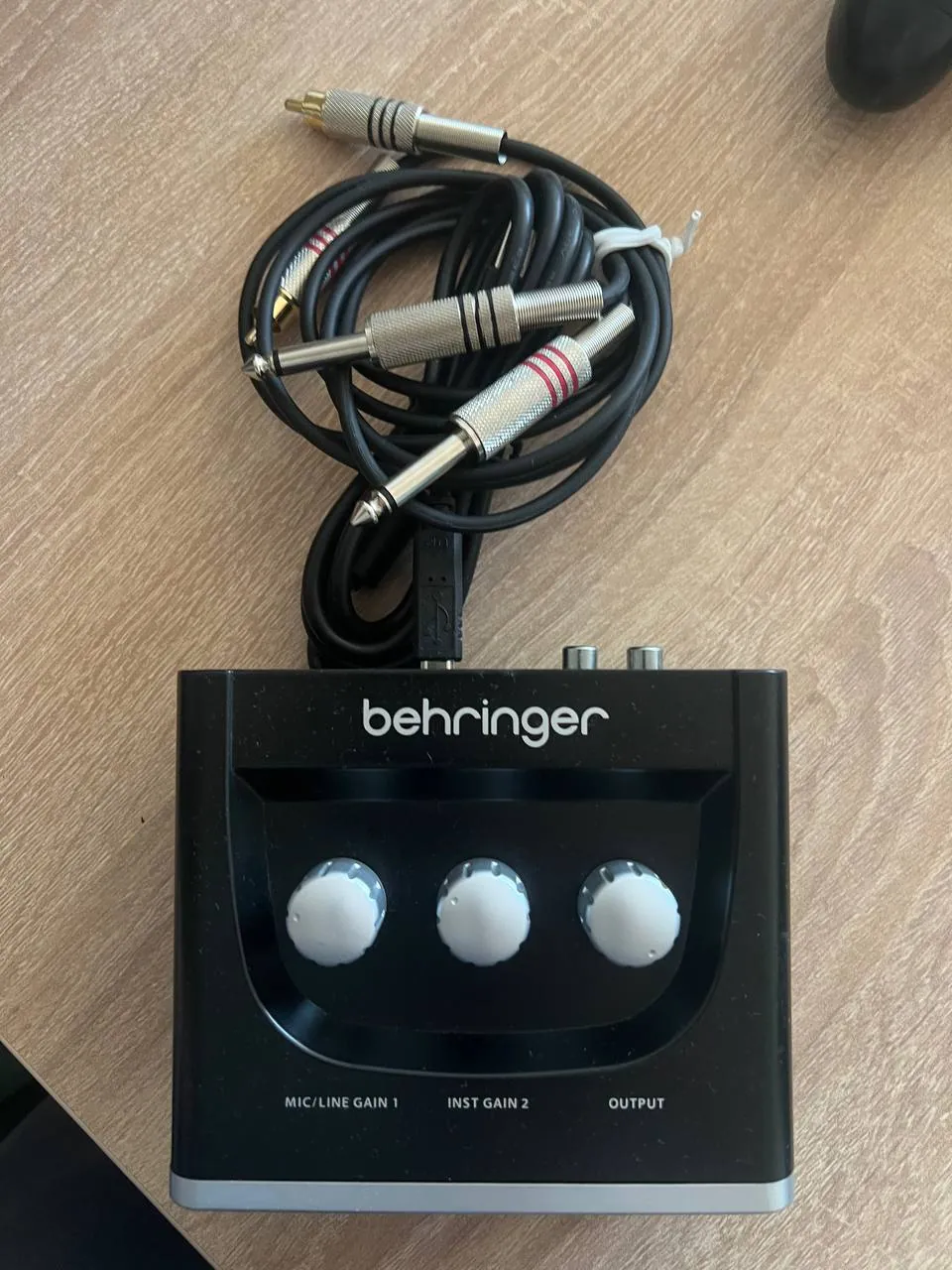 Звуковая карта Behringer UM2 USB 1