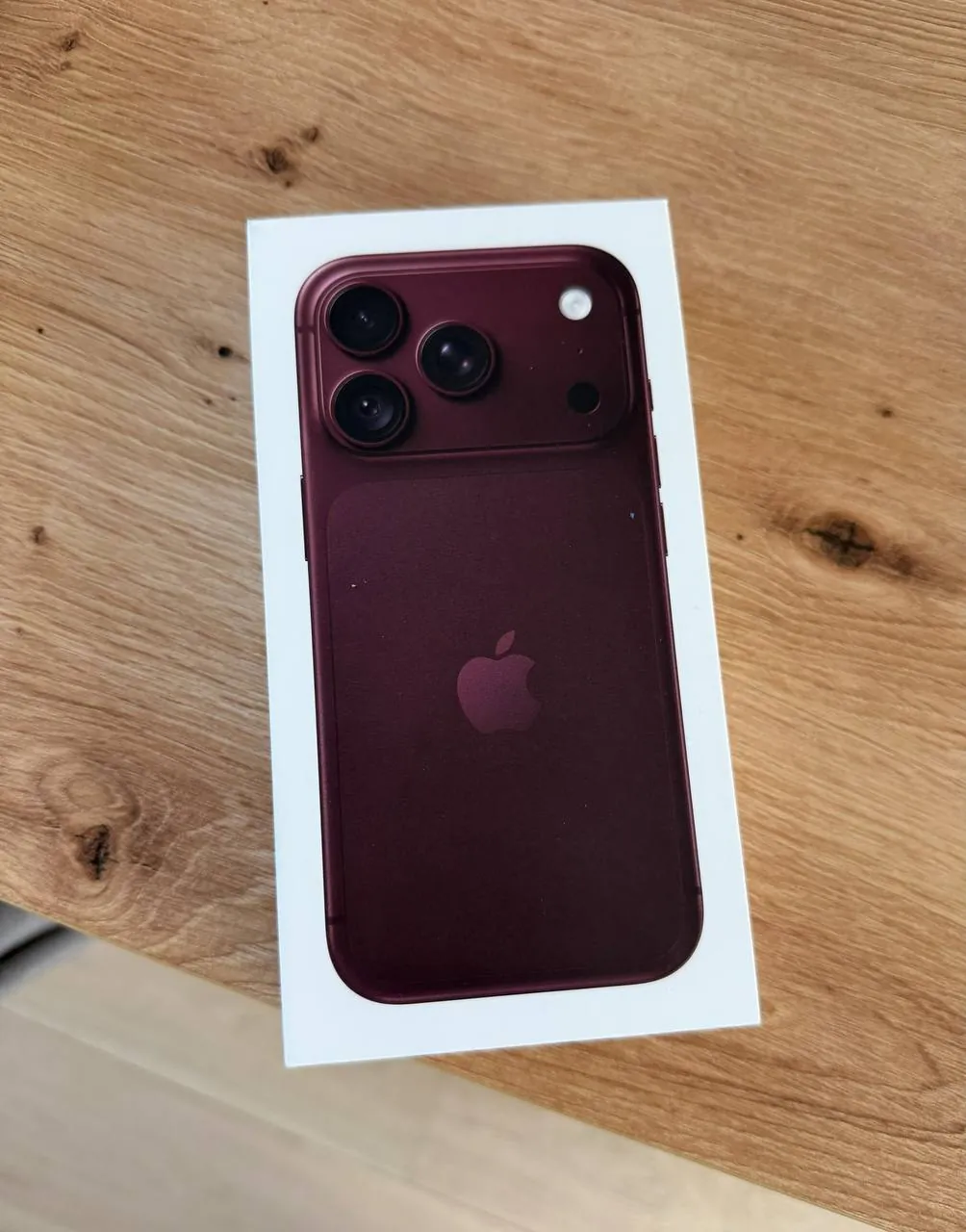 IPhone 18 Pro 256 ГБ нераспакованный бордовый Белград 1