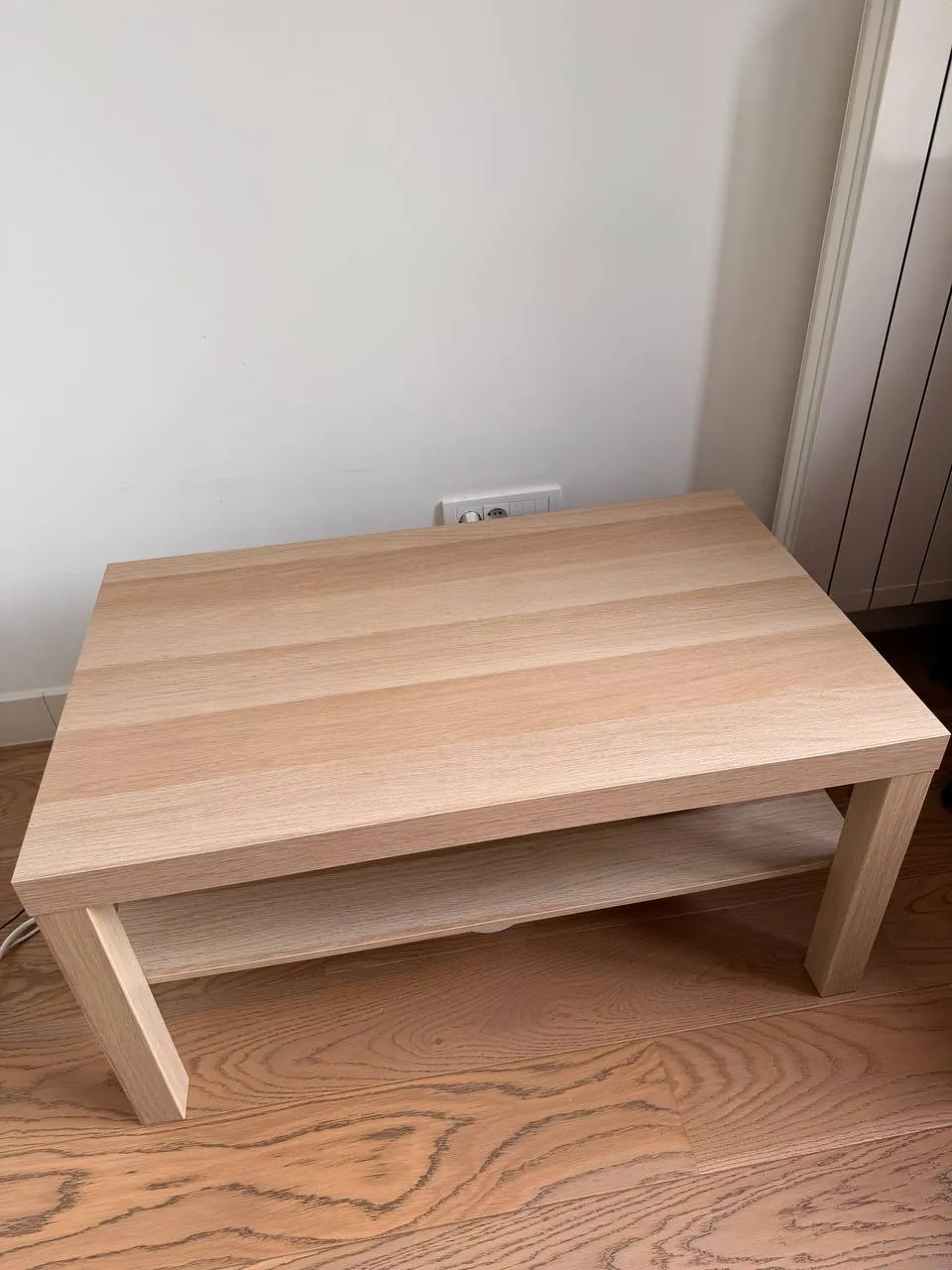 Журнальный столик IKEA и кресло Белград Waterfront 1