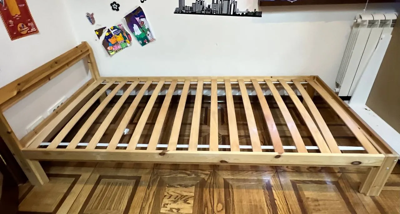 Кровать IKEA односпальная деревянная с рейками 3
