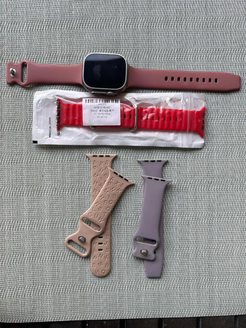 Apple Watch Ultra 49 мм с ремешками 4