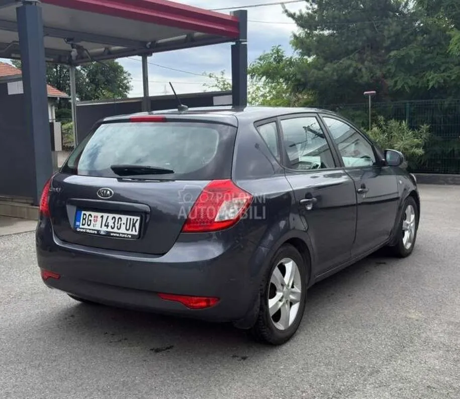 Kia Cee'd LX дизель 1.6 2011 Белград 4