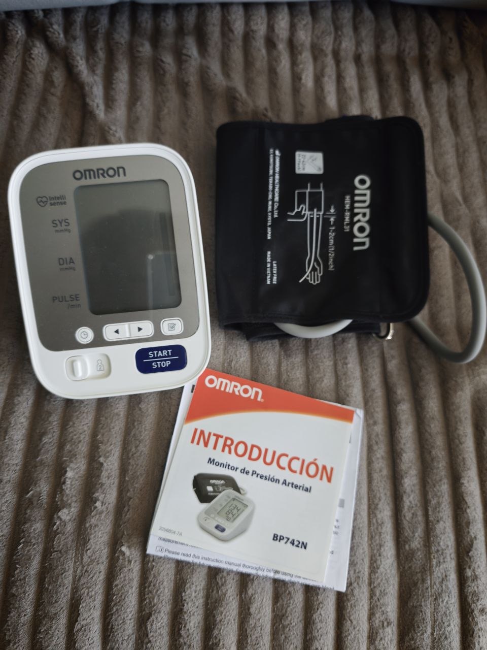 Глюкометр Сателит и тонометр Omron 3