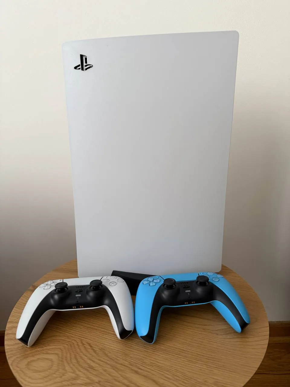 PlayStation 5 Disc Edition с двумя джойстиками 1