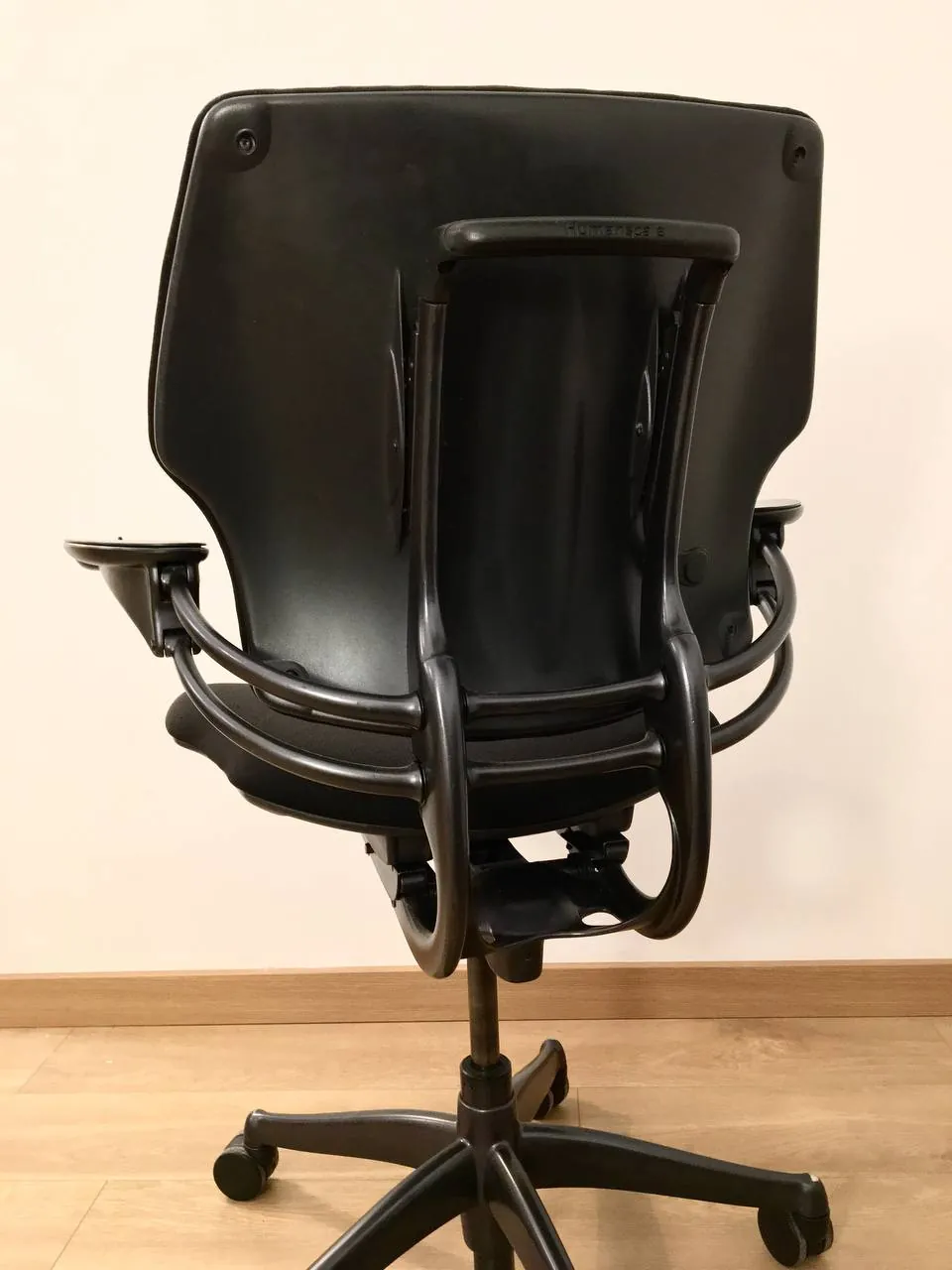 Кресло Humanscale Freedom Office Земун 2