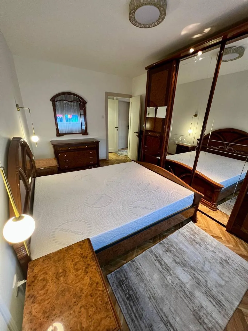 Трёхкомнатная квартира 80 м² на Врачаре Катаничева 4