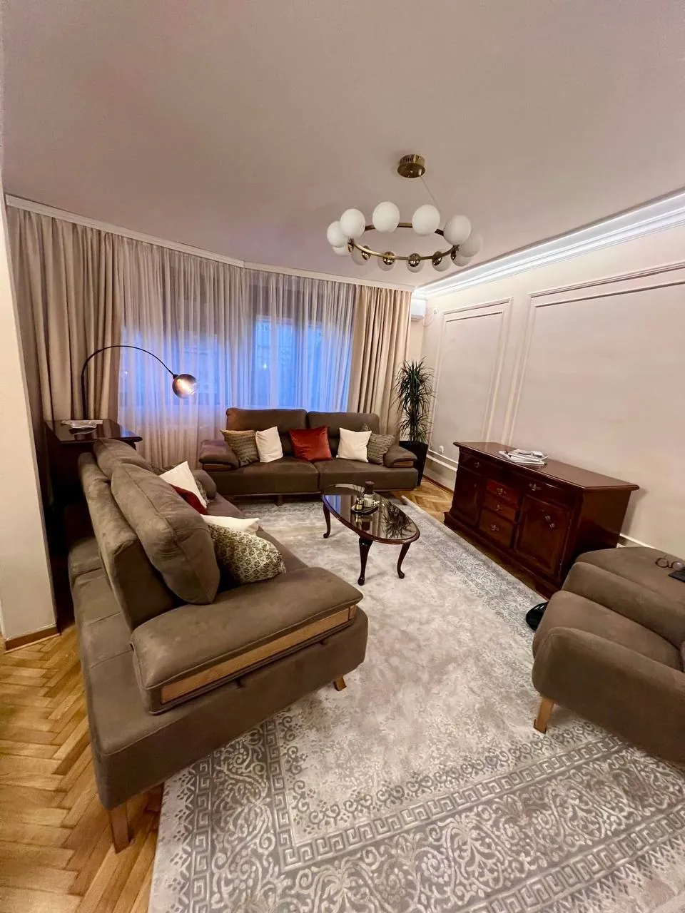 Трёхкомнатная квартира 80 м² на Врачаре Катаничева 10