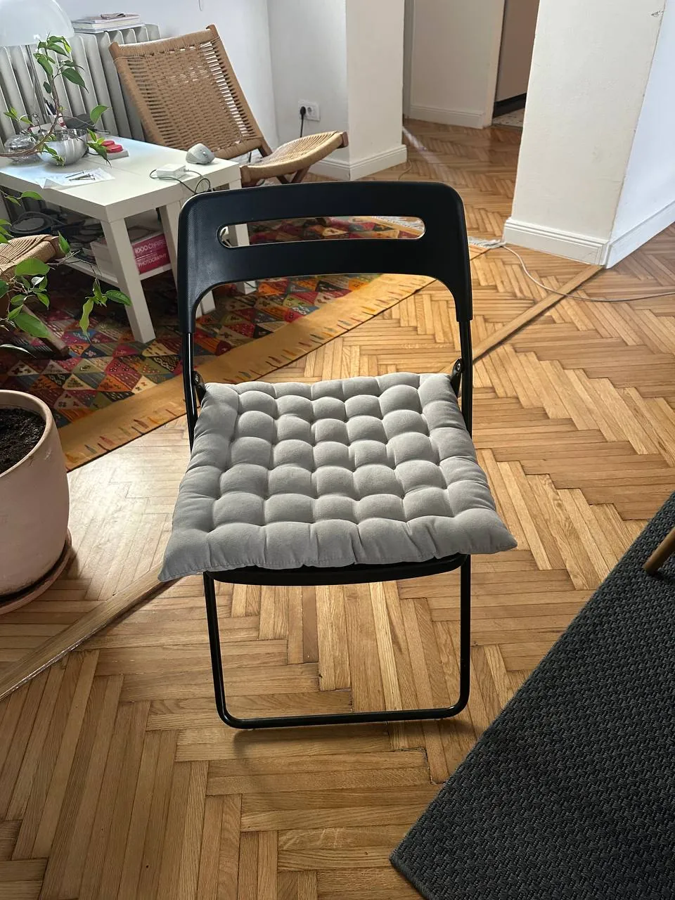 Четыре стула IKEA с подушками JYSK 1