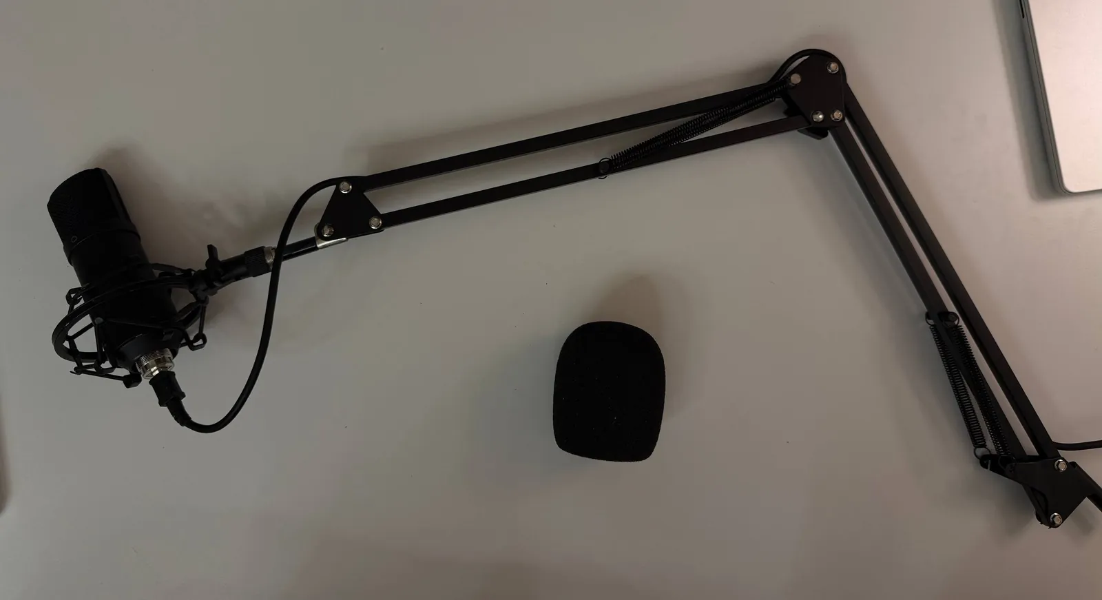 Клавиатура Redragon мышь Logitech микрофон Trust Белград 5