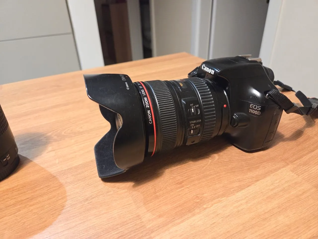 Canon EOS 1100D с двумя объективами 24-105 и 75-300 5