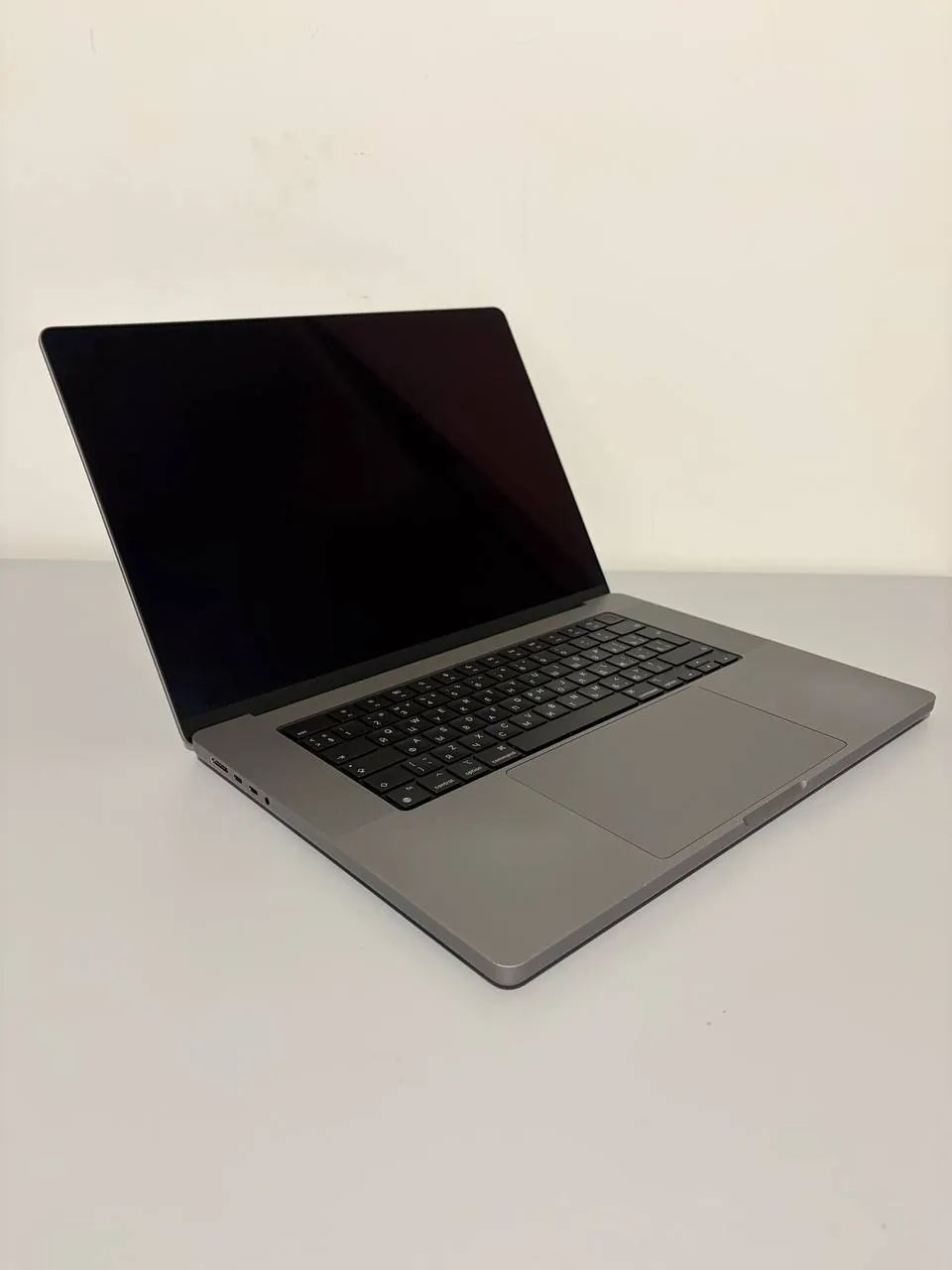 MacBook Pro 16 дюймов M1 2021 16 ГБ 512 ГБ 1