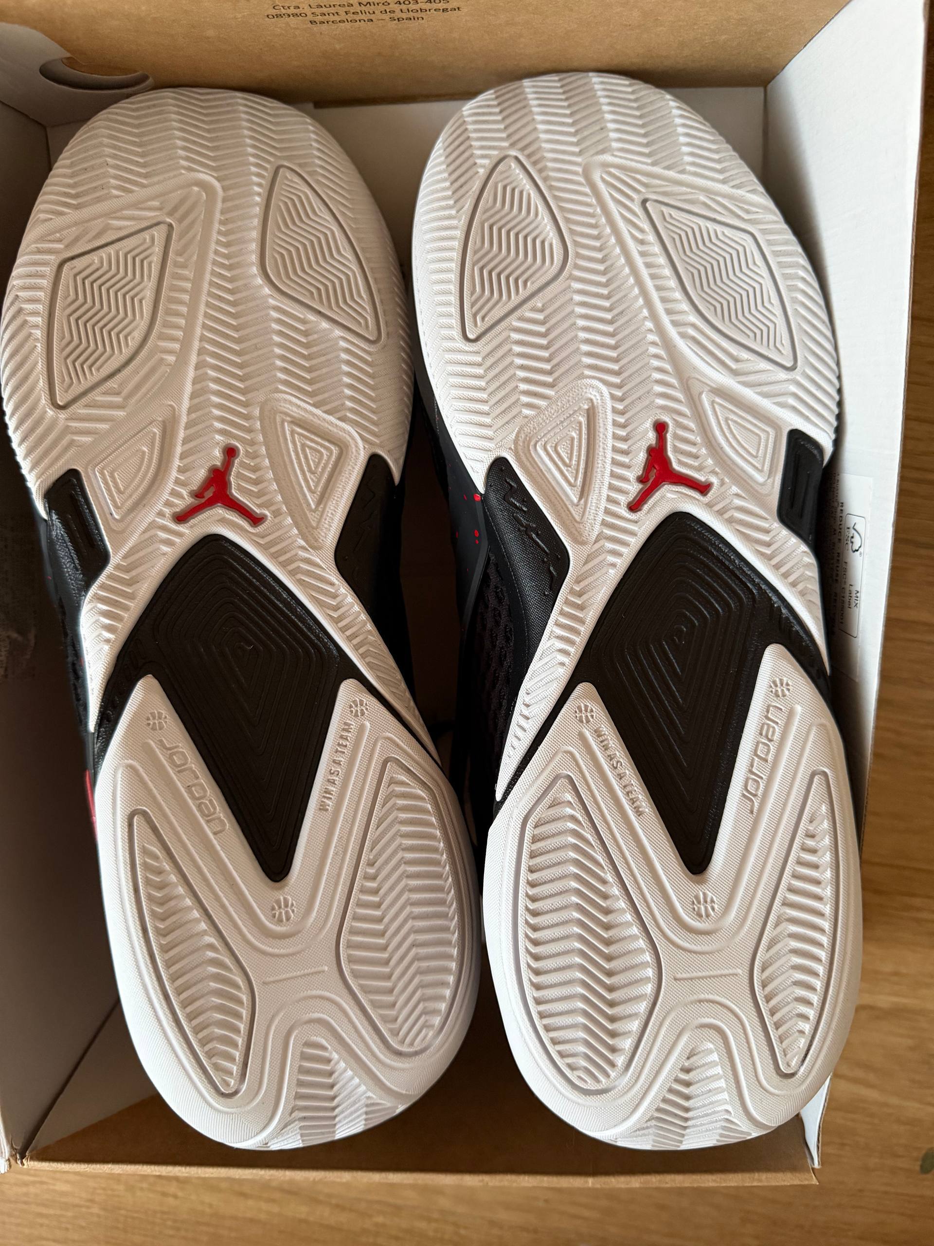 Кроссовки Nike Jordan heir 41 3