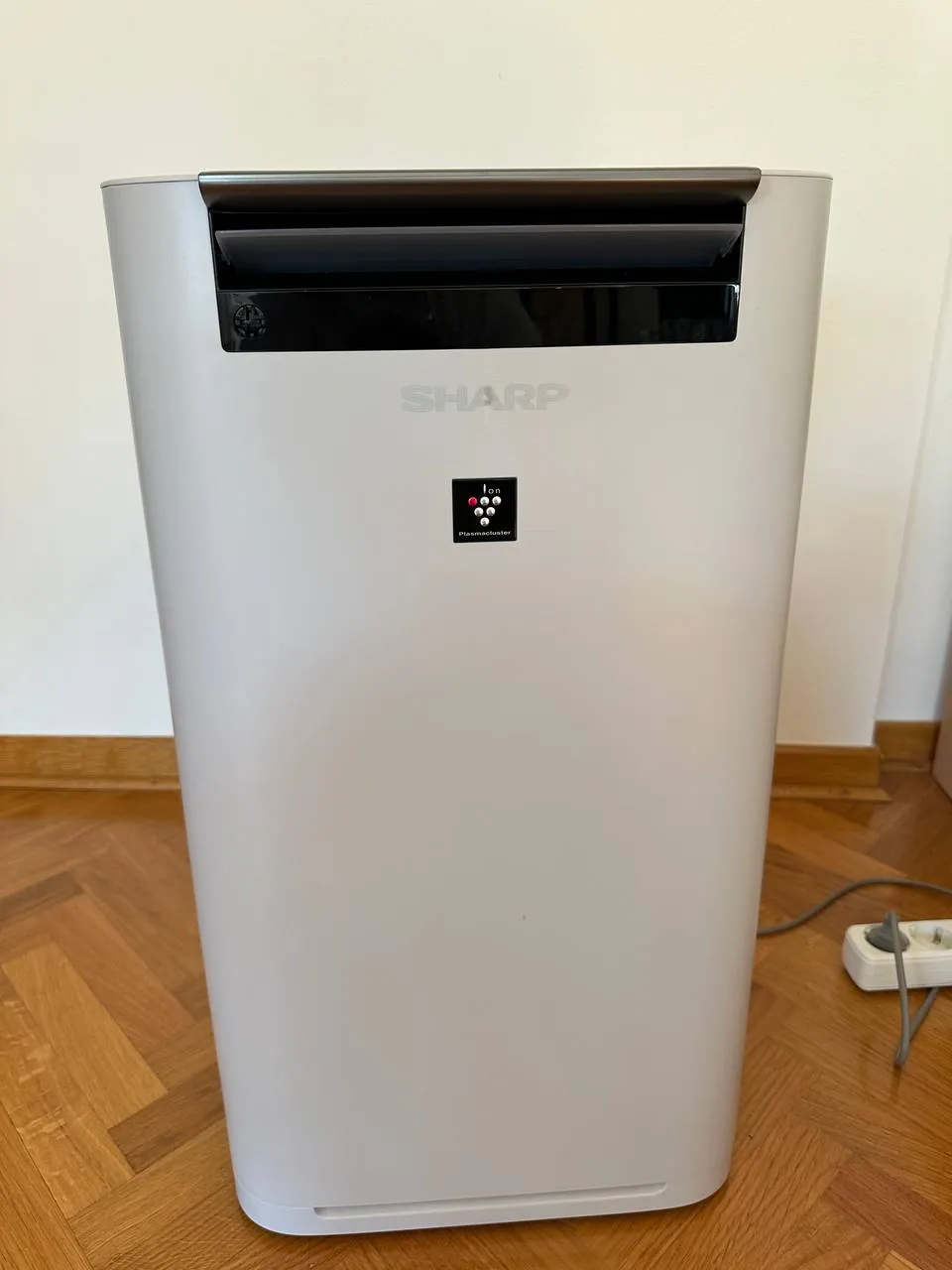 Гардероб этажерка JYSK и очиститель Sharp Нови Белград 3