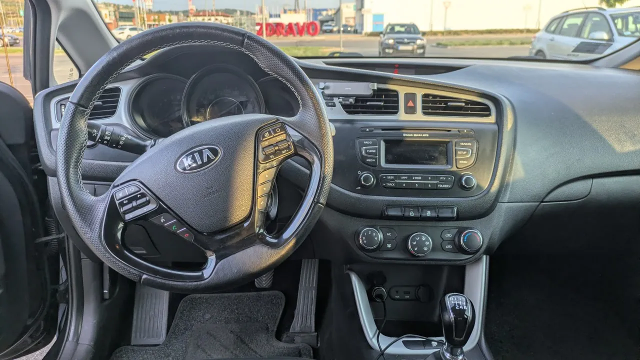 Kia Ceed 2013 1.6 CRDI механика Белград 7