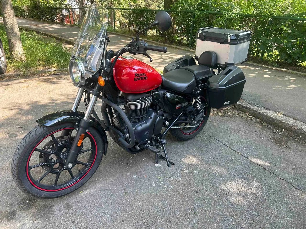 Royal Enfield Meteor 350 2023 с кофрами 3