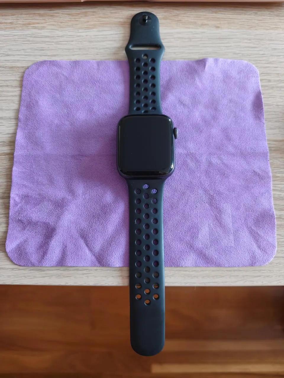 Apple Watch 4 44мм и SE 44мм Nike Белград 3