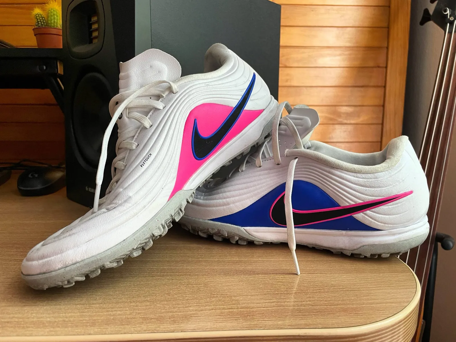 Кроссовки Nike сороконожки Белград 1