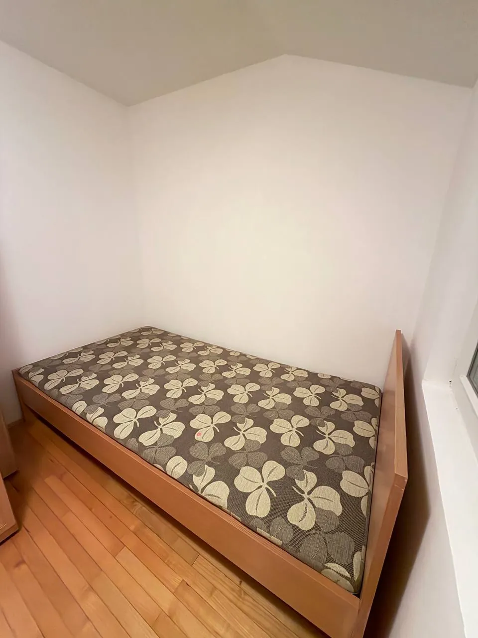 Кровать из ДСП 130×230 с матрасом Раковица 1