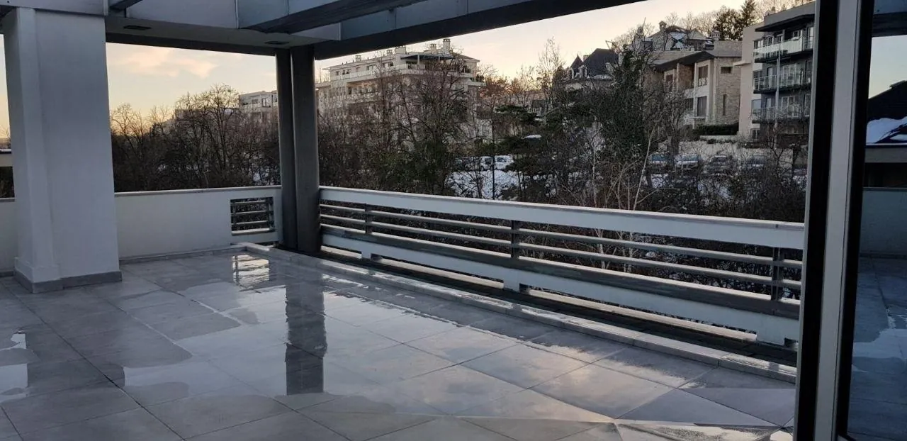 Квартира 48 м² с террасой 110 м² и гаражом Dedinje 8