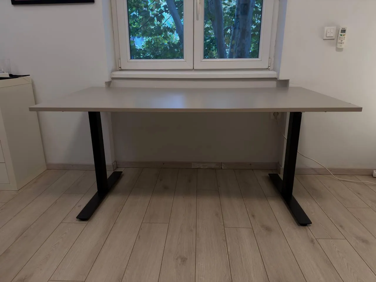 Рабочие столы и кресло IKEA Стари Град 1