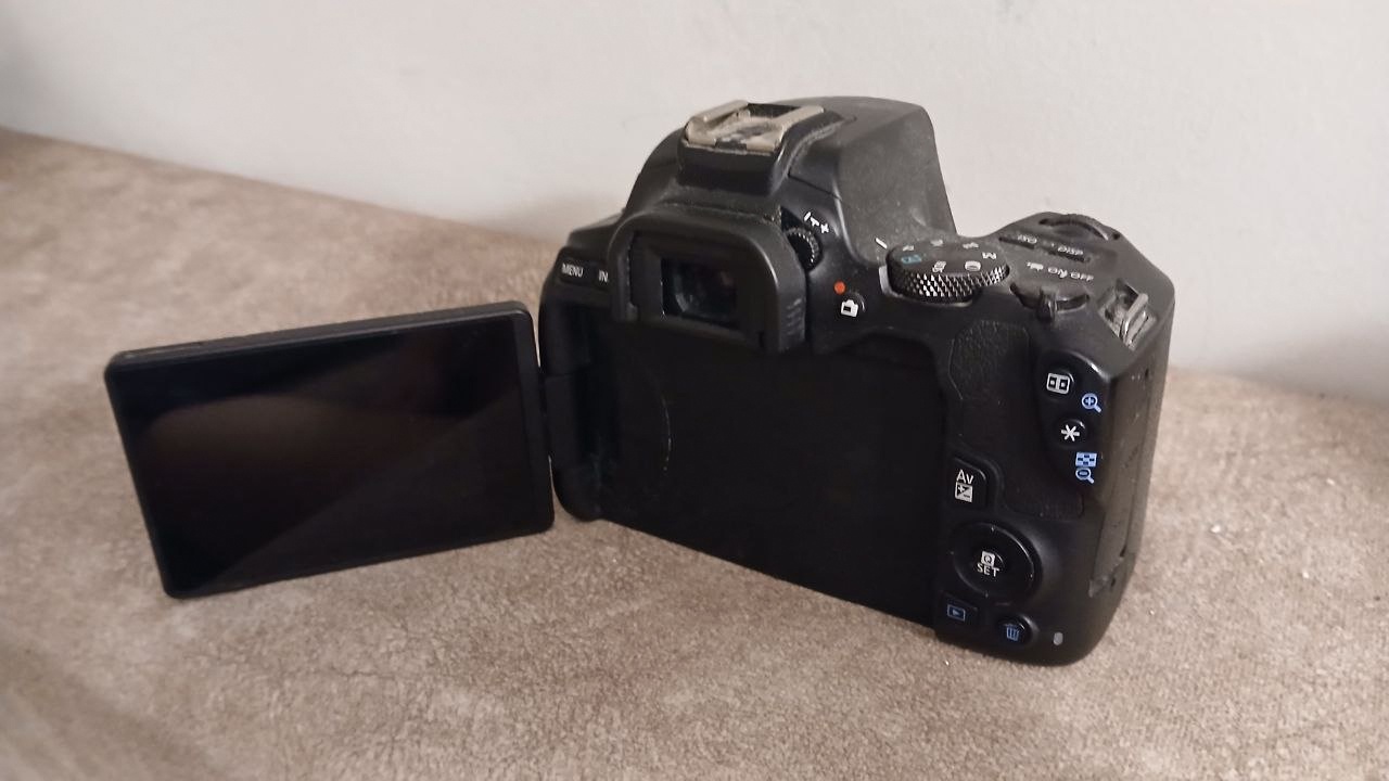 Canon EOS 250D + Аксессуары 2