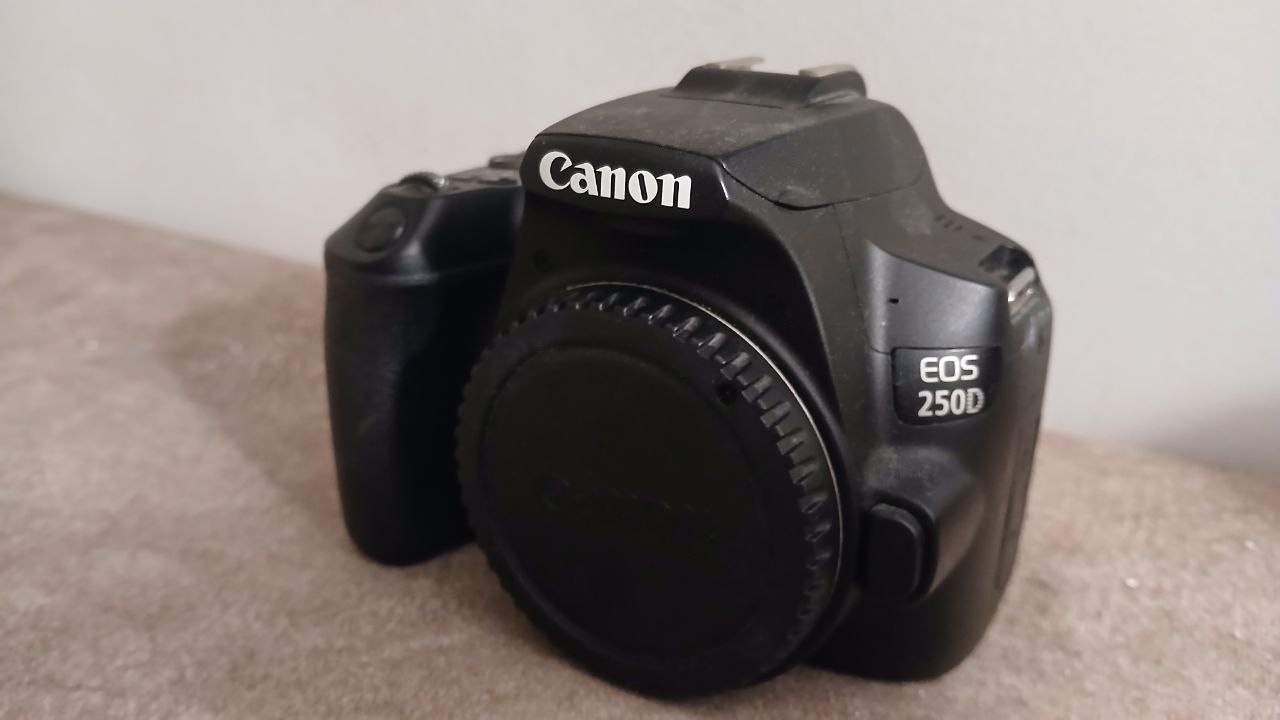 Canon EOS 250D + Аксессуары 1