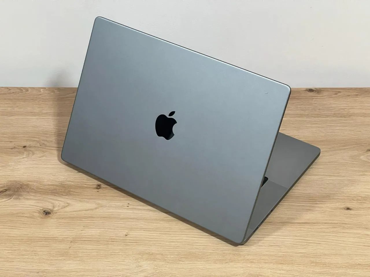 MacBook Pro 16 M2 Pro 2023 Белград 4