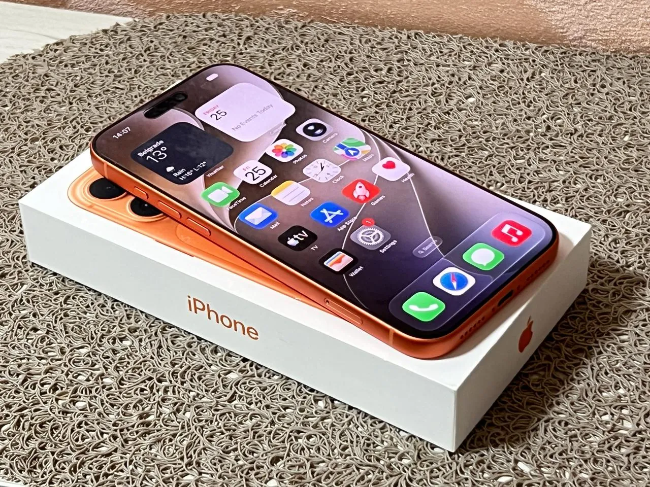IPhone 17 Pro Max 256 ГБ Cosmic Orange Белград 1