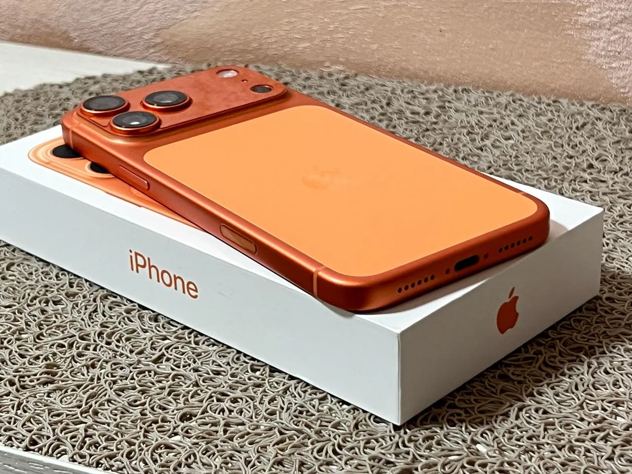 IPhone 17 Pro Max 256 ГБ Cosmic Orange Белград 2