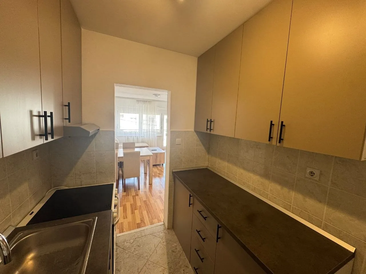 Трёхкомнатная квартира 75 м² Земун Поле 8