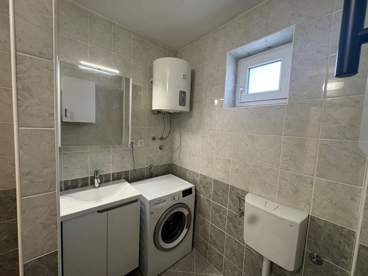 Трёхкомнатная квартира 75 м² Земун Поле 9