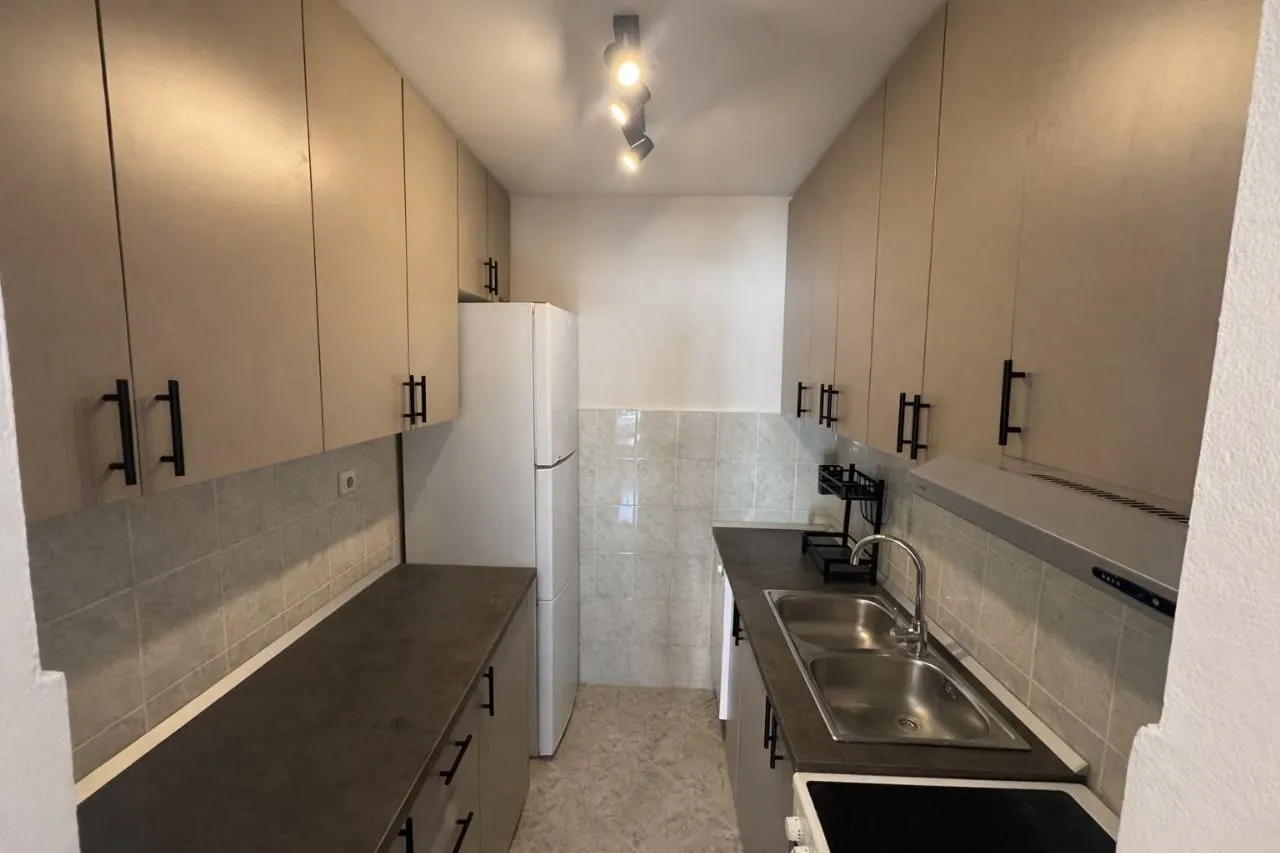 Трёхкомнатная квартира 75 м² Земун Поле 5