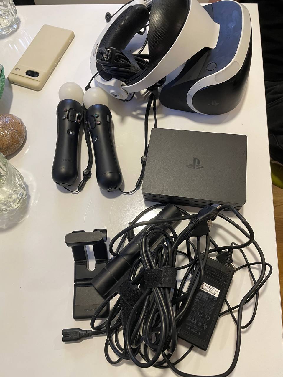 PlayStation 4 1TB с PS VR 6