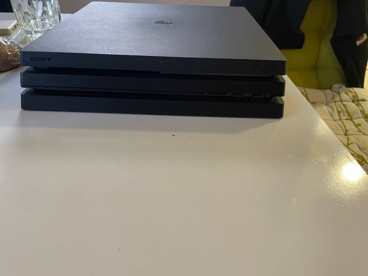PlayStation 4 1TB с PS VR 3