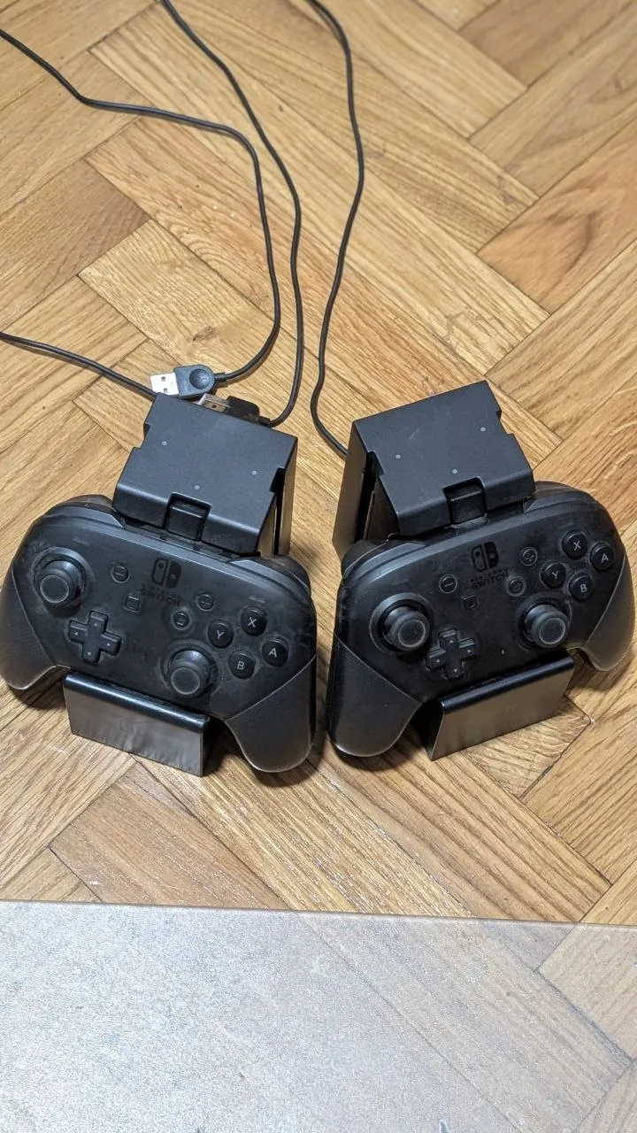 Nintendo Switch 2019 с двумя контроллерами Pro Белград 6