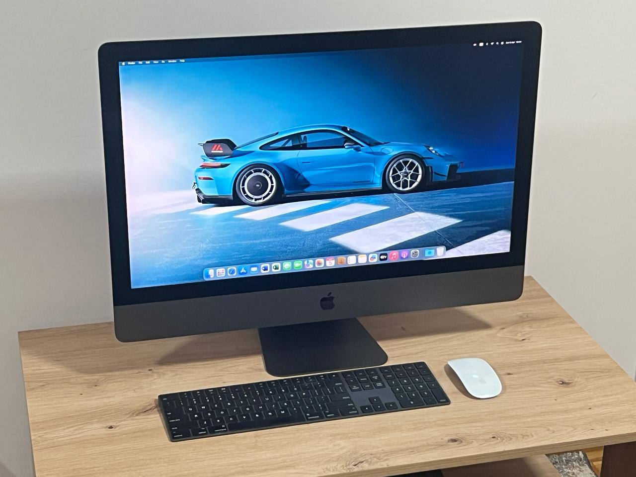 Apple iMac Pro 27 Space Gray 1