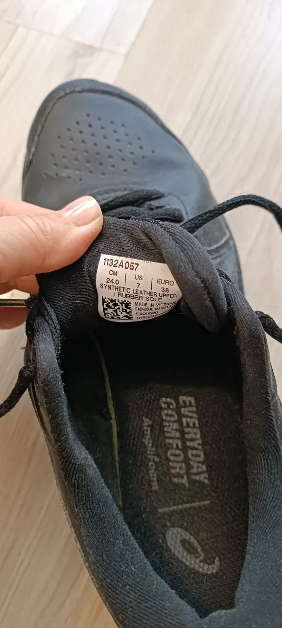 Кроссовки Asics EU 38 для школьника хорошее состояние 1