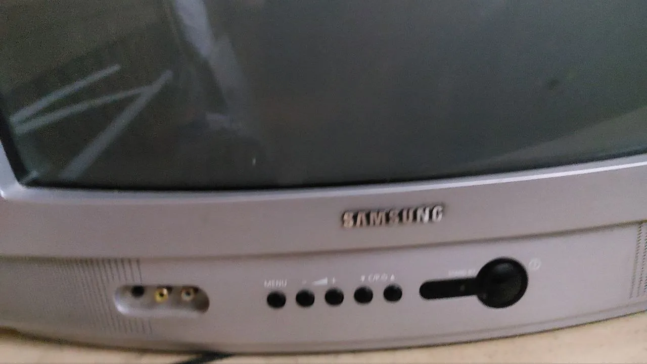 Телевизор Samsung рабочий в Детелинаре 2