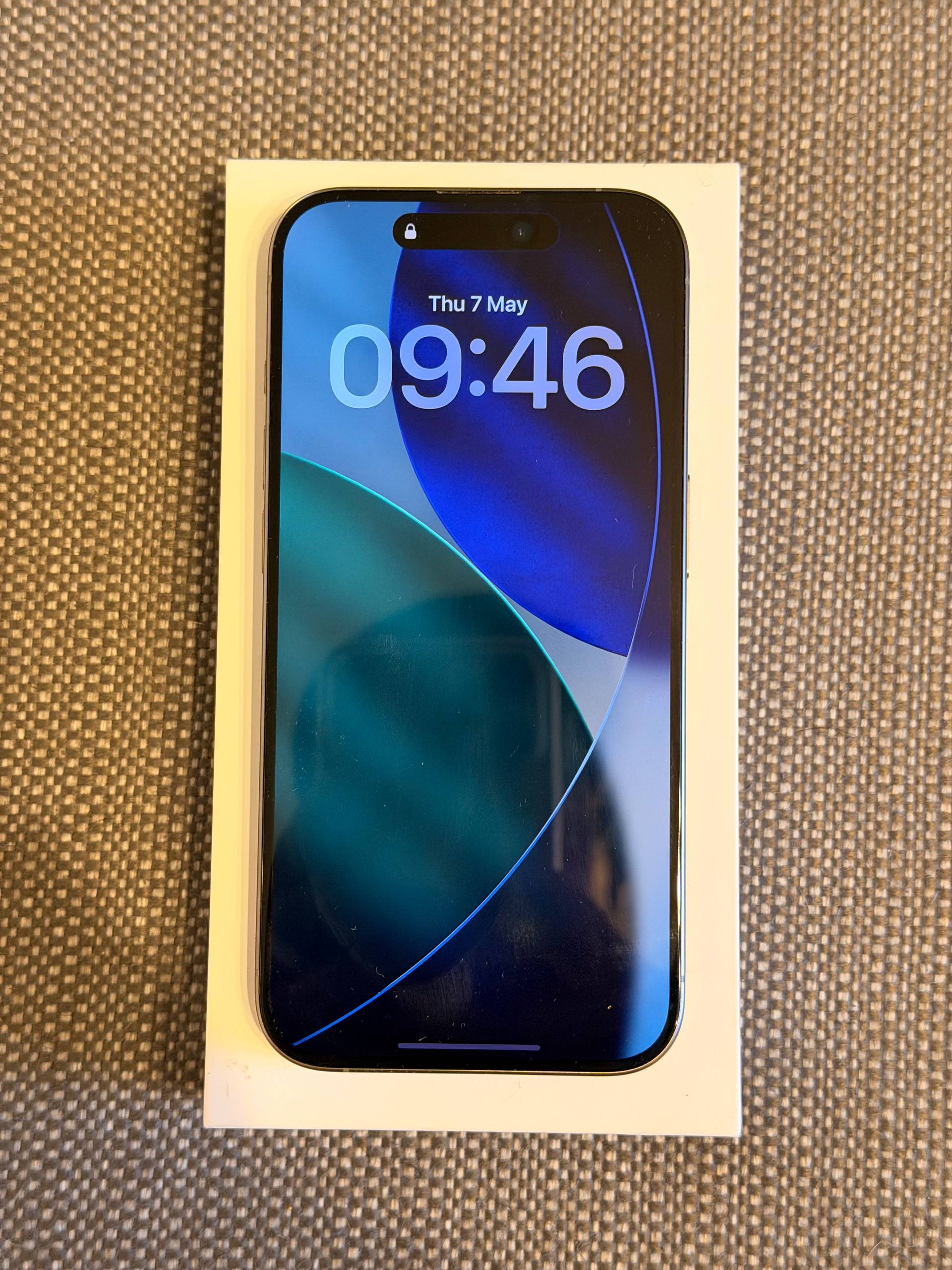 iPhone 15 Pro 128GB Natural Titanium 1