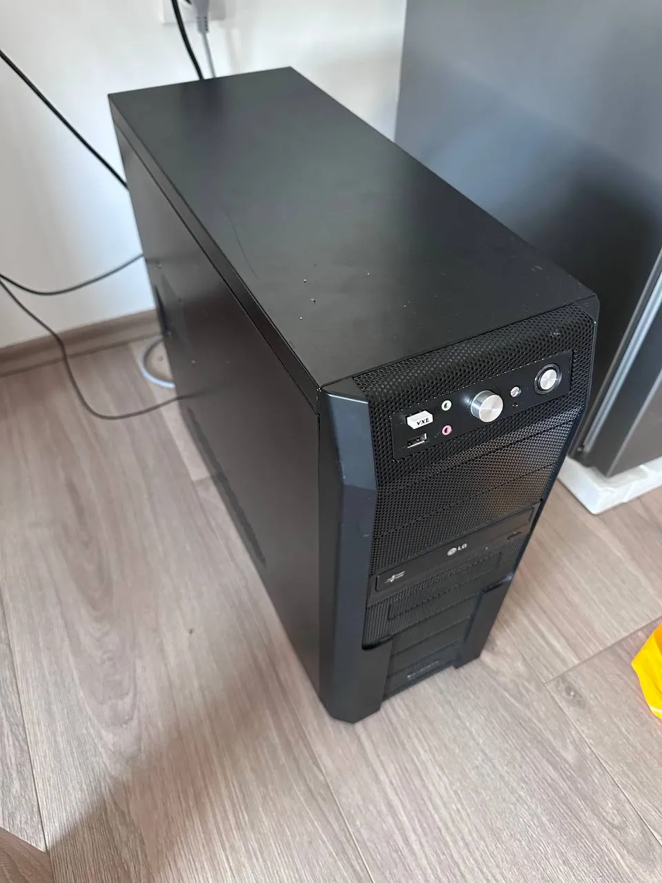 Настольный компьютер i5-4460 RX 580 8 ГБ 1