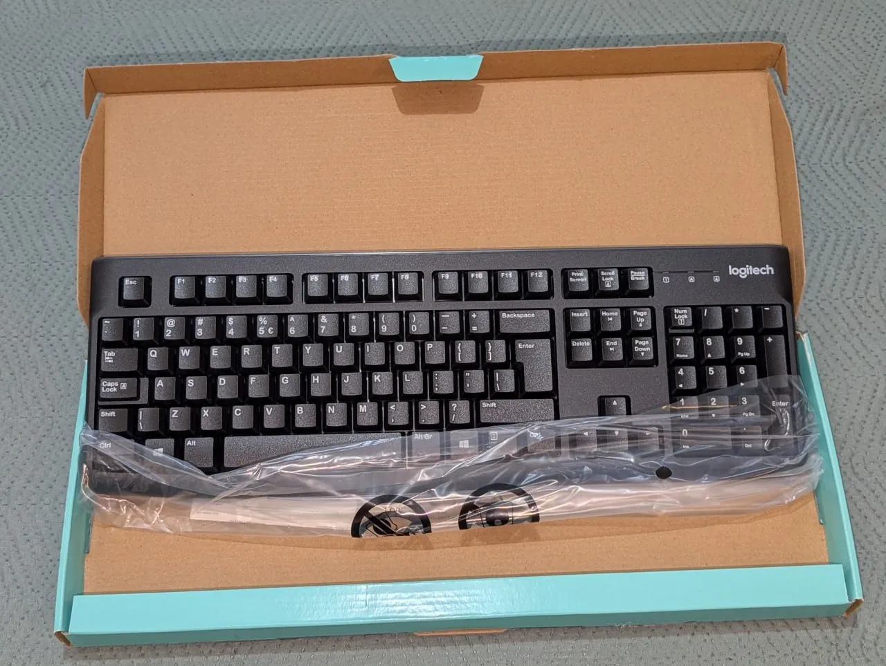 Периферия Logitech клавиатура мышь веб-камера 1