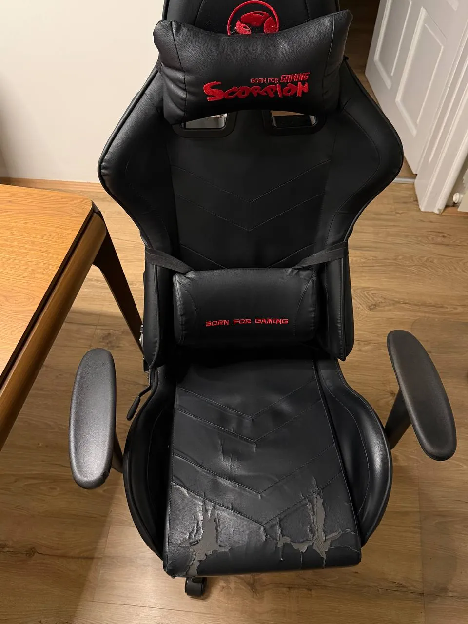 Клавиатура Redragon мышь Logitech кресло микрофон 1