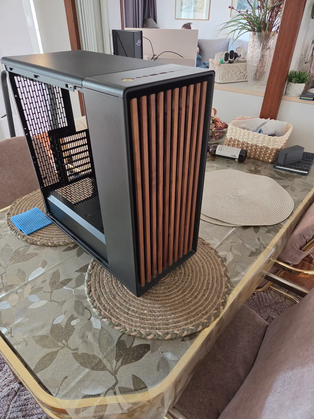 Корпус ПК Fractal North с кулерами 3