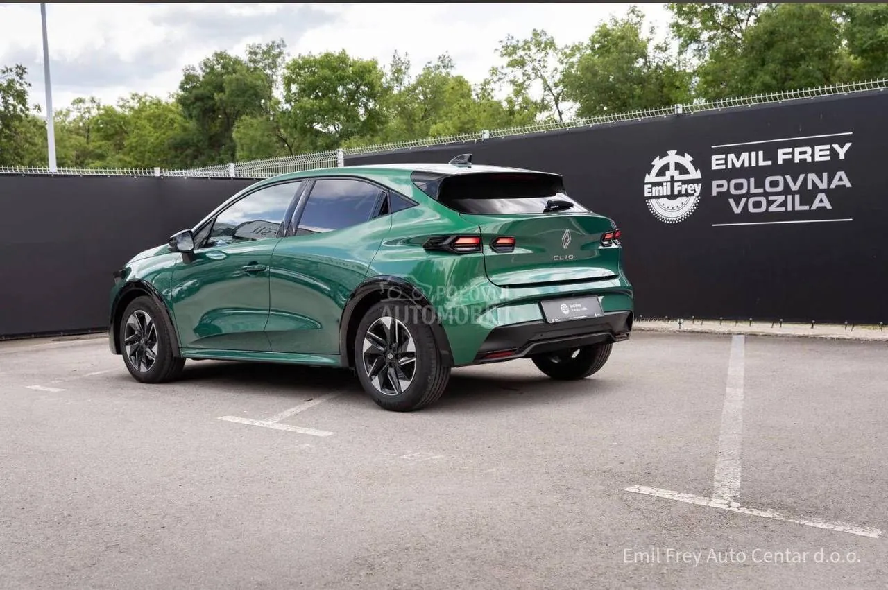 Аренда Renault Clio 2026 АКПП Белград 2