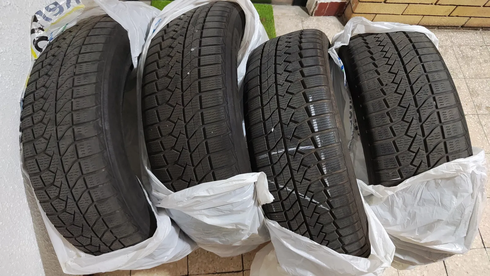 Зимние шины Goodride ZuperSnow Z-507 235/60 R18 четыре штуки 1