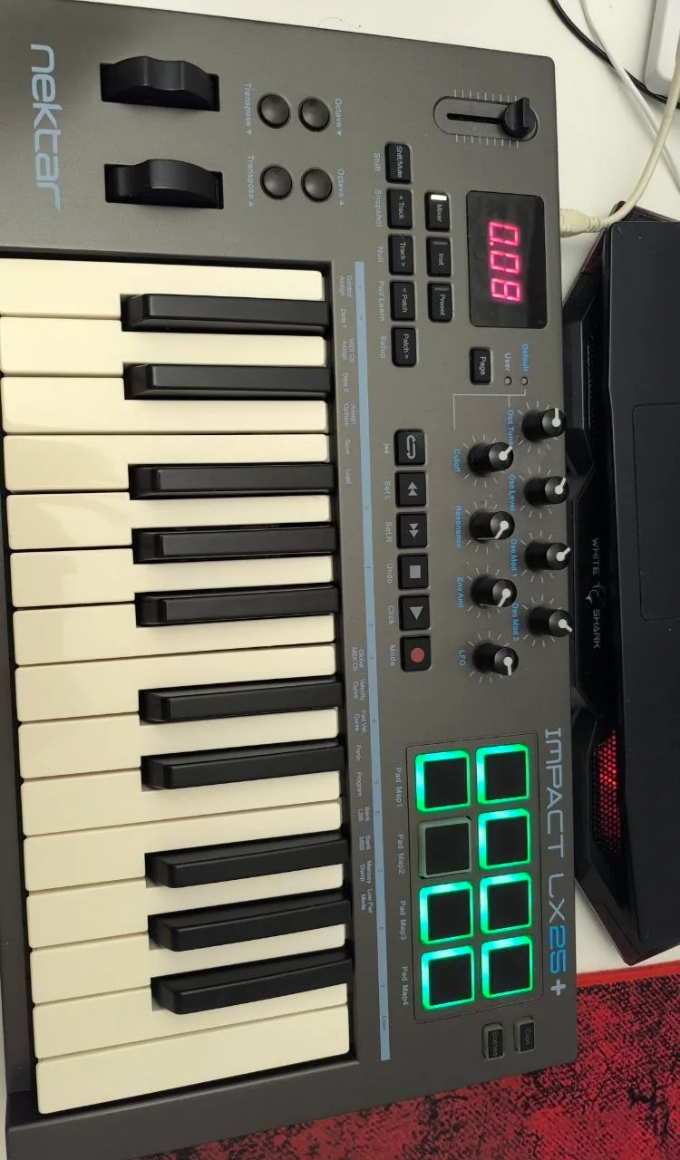 MIDI клавиатура Nektar Impact LX25+ 1